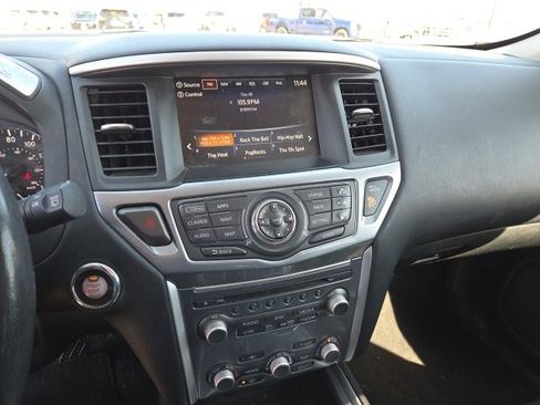 Used 2019 Nissan Pathfinder SL image 11