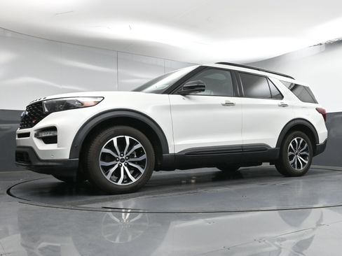 Used 2020 Ford Explorer ST w/ Premium Technology Package image 21