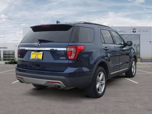 Used 2017 Ford Explorer XLT w/ Equipment Group 202A AWD/4WD image 5
