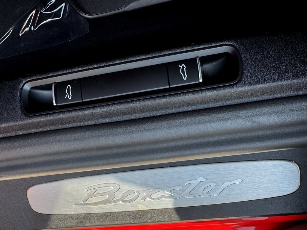 Used 2018 Porsche 718 Boxster RWD image 16