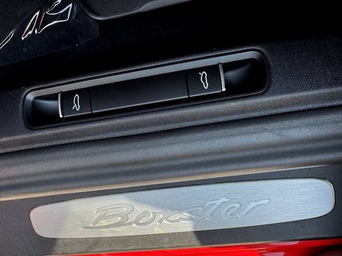 Used 2018 Porsche 718 Boxster RWD image 16