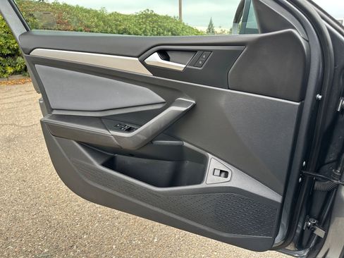 Used 2025 Volkswagen Jetta SE image 20