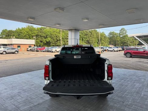 Used 2025 Chevrolet Colorado Trail Boss AWD/4WD image 9