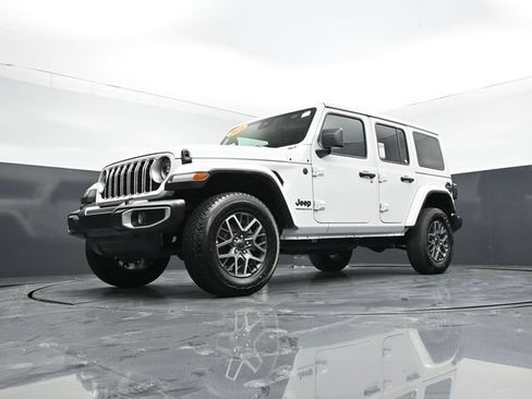 Used 2025 Jeep Wrangler Unlimited Sahara AWD/4WD image 44