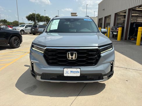 Certified 2024 Honda Pilot Touring image 3
