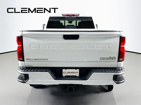 Used 2024 Chevrolet Silverado 2500 High Country w/ High Country Premium Package AWD/4WD image 8