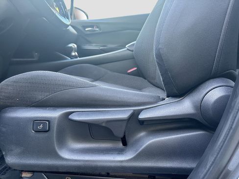Used 2018 Toyota C-HR XLE FWD image 34