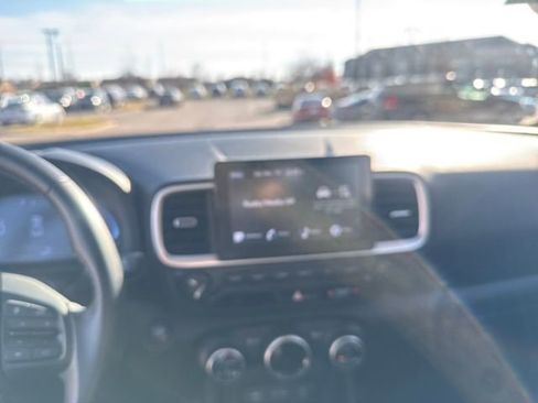 Used 2024 Hyundai Venue SEL image 14