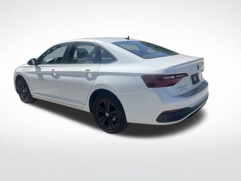 Used 2024 Volkswagen Jetta SE w/ Panoramic Sunroof Package FWD image 7