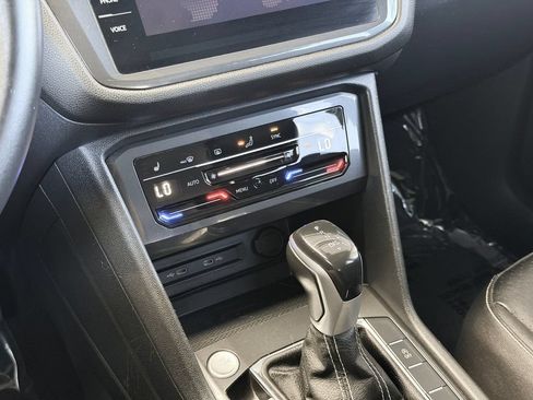 Used 2022 Volkswagen Tiguan SE FWD image 19