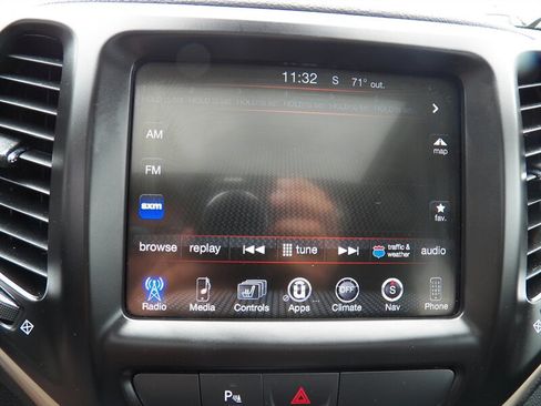 Used 2018 Jeep Cherokee Limited AWD/4WD image 21