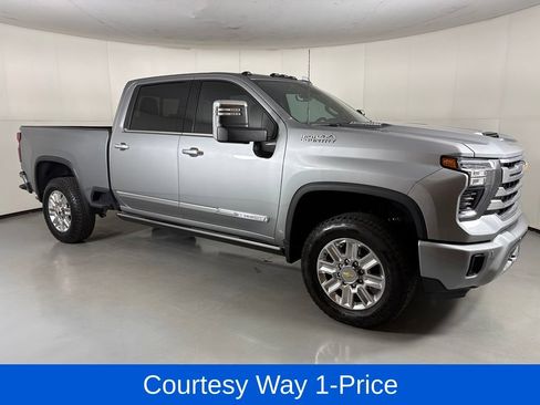 Used 2025 Chevrolet Silverado 2500 High Country w/ Technology Package AWD/4WD image 12