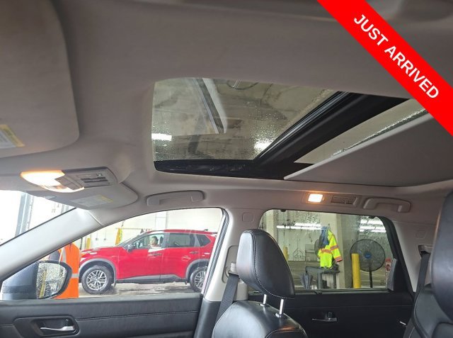 Used 2024 Nissan Pathfinder SL w/ SL Premium Package AWD/4WD image 8