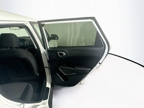 Used 2020 Kia Soul S FWD image 28