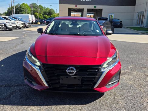 Used 2025 Nissan Altima 2.5 SV FWD image 2