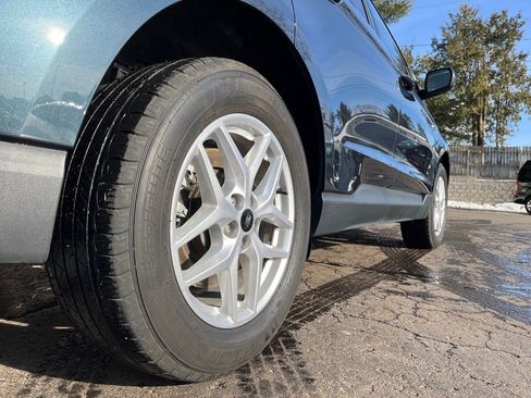 Used 2024 Ford Edge SEL w/ Convenience Package image 7