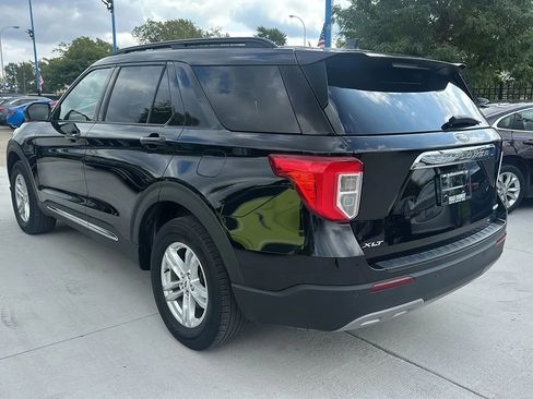Used 2022 Ford Explorer XLT w/ Equipment Group 202A image 5