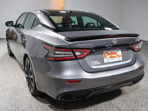 Used 2023 Nissan Maxima SR w/ Sport Mat Group FWD image 9