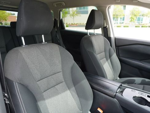 Used 2024 Nissan Rogue SV image 16