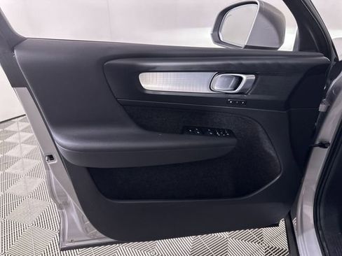 Used 2023 Volvo XC40 B5 Core image 23