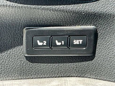 Used 2017 Toyota RAV4 Platinum FWD image 11