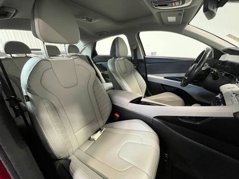 Used 2024 Hyundai Elantra Limited FWD image 9