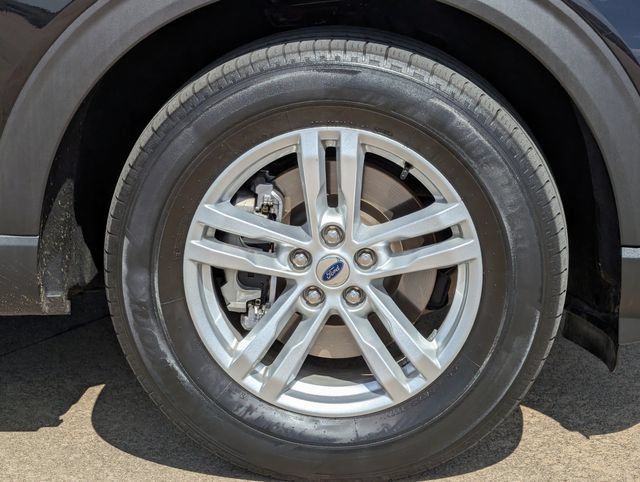 Used 2024 Ford Explorer XLT RWD image 9