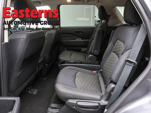 Used 2023 Nissan Pathfinder SV w/ SV Premium Package AWD/4WD image 22