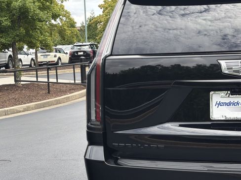 Used 2025 Cadillac Escalade V w/ LPO, ONYX Package AWD/4WD image 21