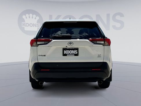 Used 2022 Toyota RAV4 LE AWD/4WD image 5