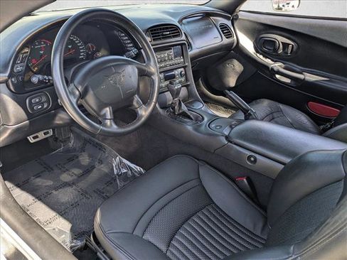 Used 2004 Chevrolet Corvette Coupe w/ Roof Package image 15