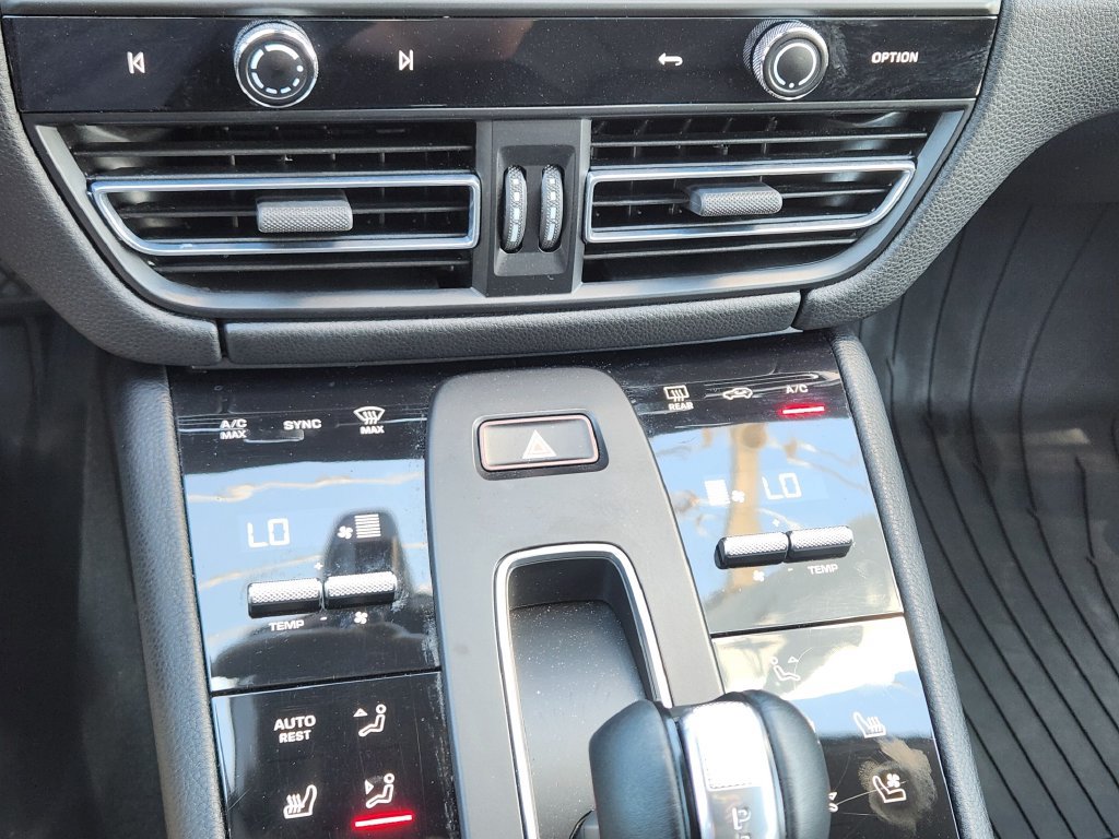 Used 2022 Porsche Macan AWD/4WD image 23