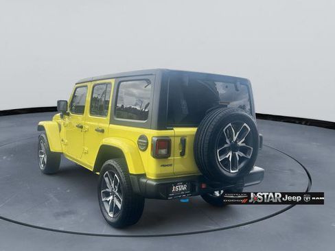 Used 2024 Jeep Wrangler Unlimited image 5