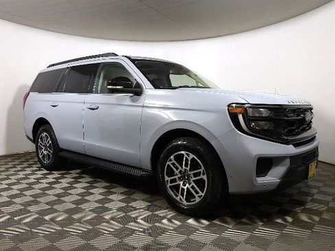 Certified 2025 Ford Expedition Active image 4