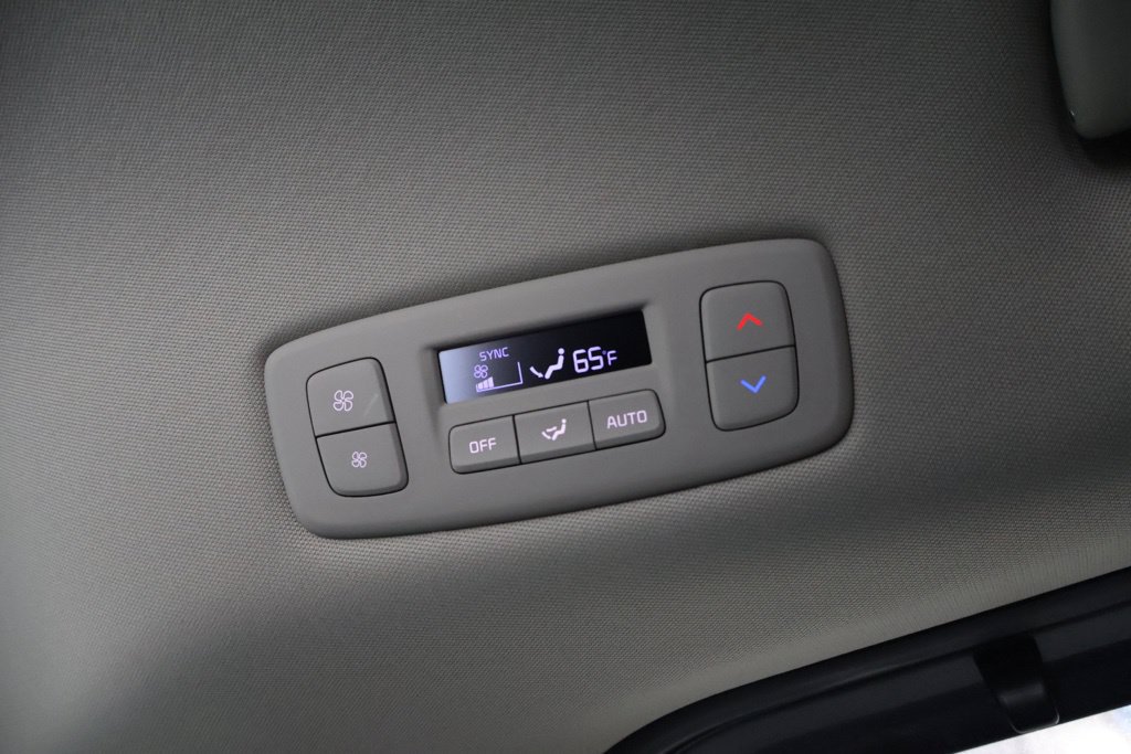 Used 2023 Kia Carnival EX FWD image 33