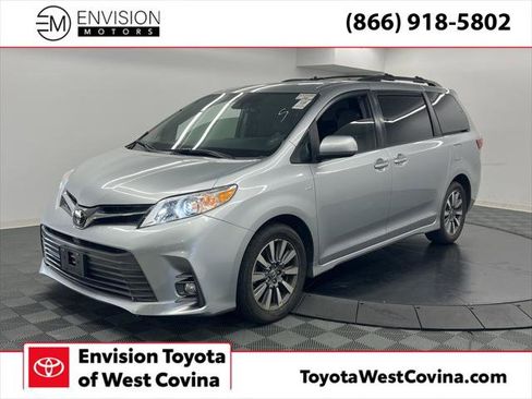 Certified 2020 Toyota Sienna XLE image 1