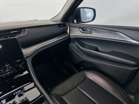 Certified 2024 Jeep Grand Cherokee L Limited w/ Luxury Tech Group II image 36