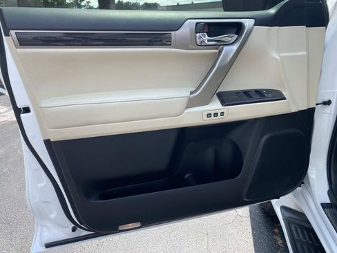 Used 2020 Lexus GX 460 Premium w/ Premium Package AWD/4WD image 19