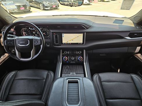 Used 2021 GMC Yukon XL Denali w/ Denali Premium Package AWD/4WD image 12