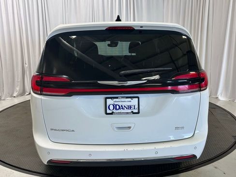 Used 2023 Chrysler Pacifica Touring-L FWD image 27