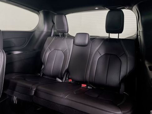 New 2026 Chrysler Pacifica Select image 25