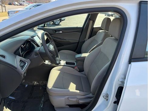 Used 2017 Chevrolet Cruze LS image 9