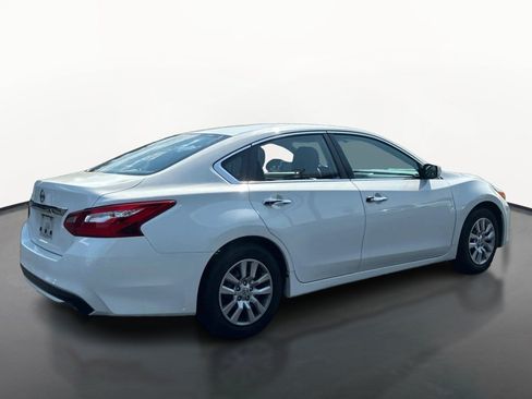 Used 2016 Nissan Altima 2.5 S w/ Power Driver Seat Package FWD image 3