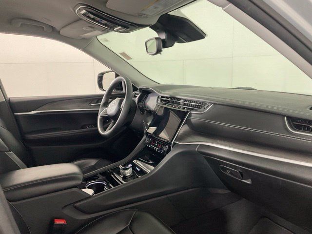 Used 2023 Jeep Grand Cherokee L Limited AWD/4WD image 29