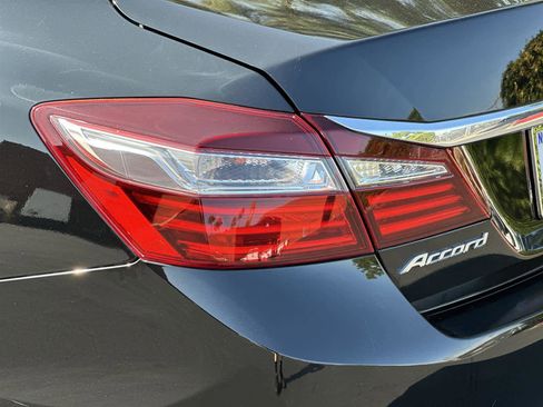 Used 2017 Honda Accord LX image 7
