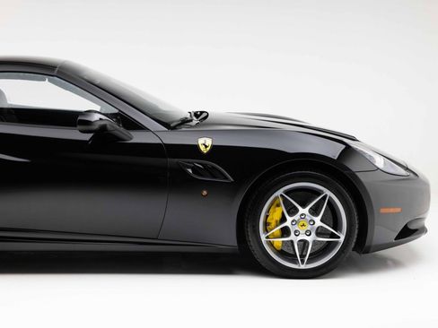 Used 2010 Ferrari California RWD image 37
