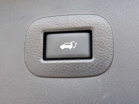 Used 2020 Nissan Armada Platinum w/ Captain's Chairs Package RWD image 16