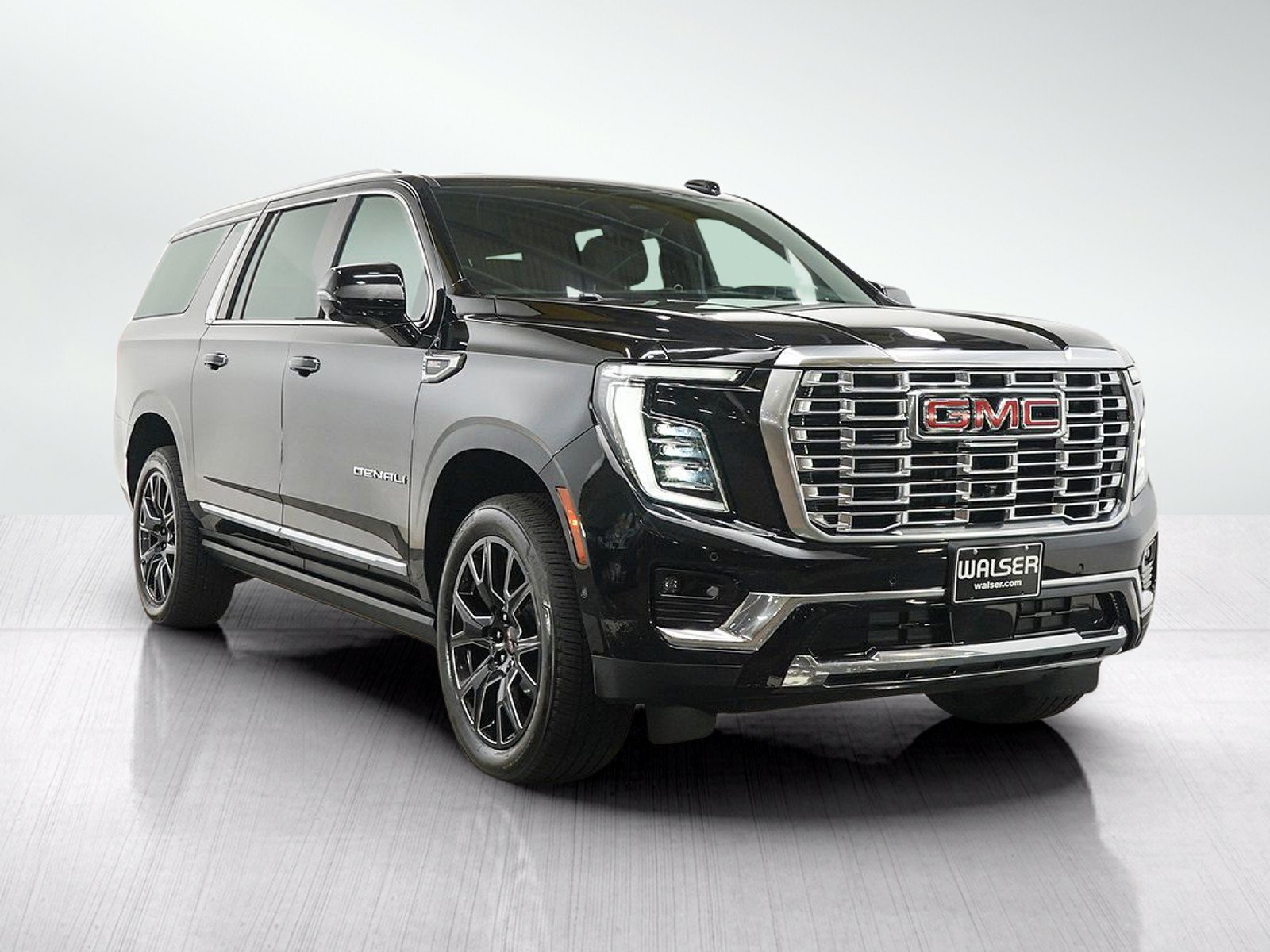 Used 2025 GMC Yukon XL Denali w/ Denali Reserve Package AWD/4WD image 7