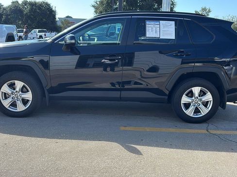 Used 2021 Toyota RAV4 XLE image 4