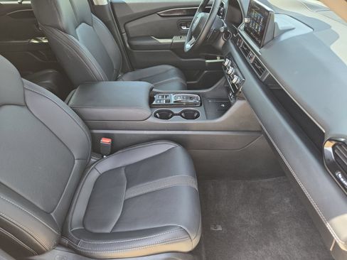 Used 2025 Honda Pilot EX-L image 17